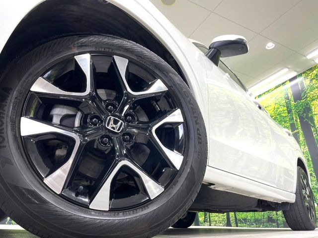 �y����18�C���`�A���~�z�C�[���z�O�ςɃ}�b�`���������A���~�z�C�[���𑕒����Ă���܂��B�e��ЊO�A���~�z�C�[����A�X�^�b�h���X�^�C�����戵�����Ă���܂��B���񂲑��k����������