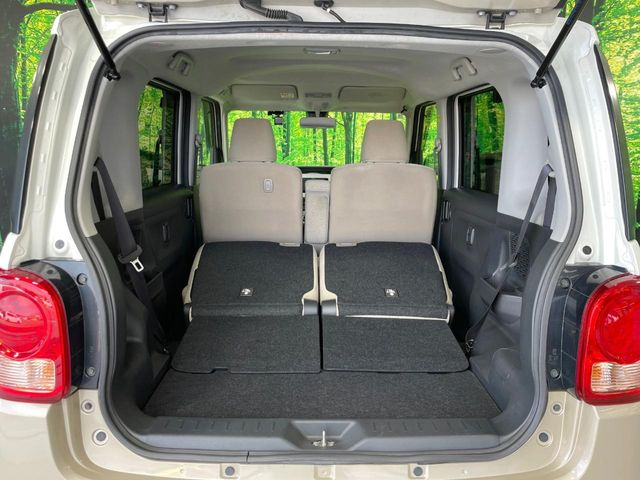 普段のお買い物や通勤、送迎等に十分な荷室スペースを確保しております。セカンドシートを倒すと、大きな荷物の積載も可能です♪