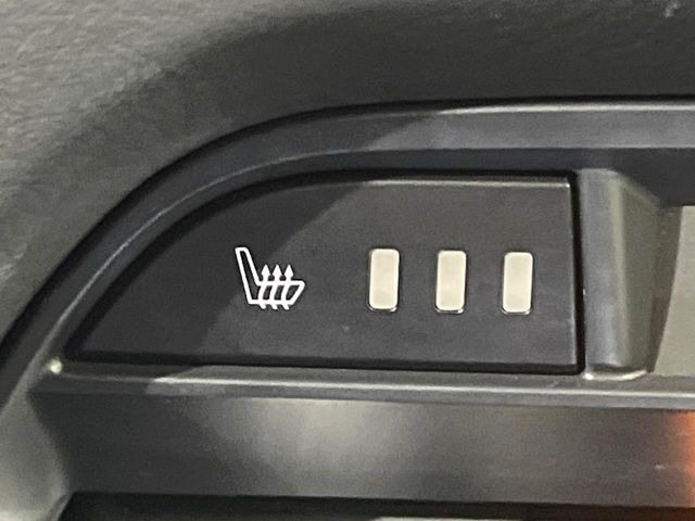 【シートヒーター】寒い日に重宝するシートヒーター!エアコンより早く温まってくれるので寒がりの人も安心ですね♪エアコンの温風は乾燥するから苦手、という方にもをおすすめです。