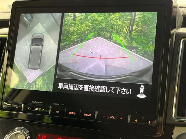 【マルチアラウンドモニター】専用のカメラにより、上から見下ろしたような視点で360度クルマの周囲を確認することができます☆死角部分も確認しやすく、狭い場所での切り返しや駐車もスムーズに行えます。
