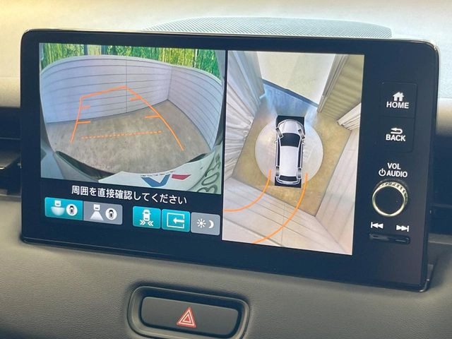 【マルチビューカメラシステム】専用のカメラにより、上から見下ろしたような視点で360度クルマの周囲を確認することができます☆死角部分も確認しやすく、狭い場所での切り返しや駐車もスムーズに行えます。