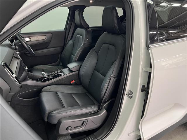 XC40B4 AWD インスクリプション 4WD