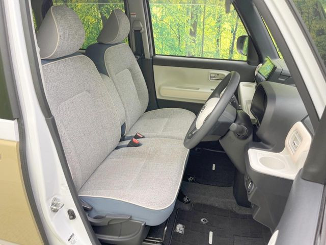 運転席シート廻りは使用感も少なく、良好な状態となっています。丁寧に使われていたことがよくわかりますね。