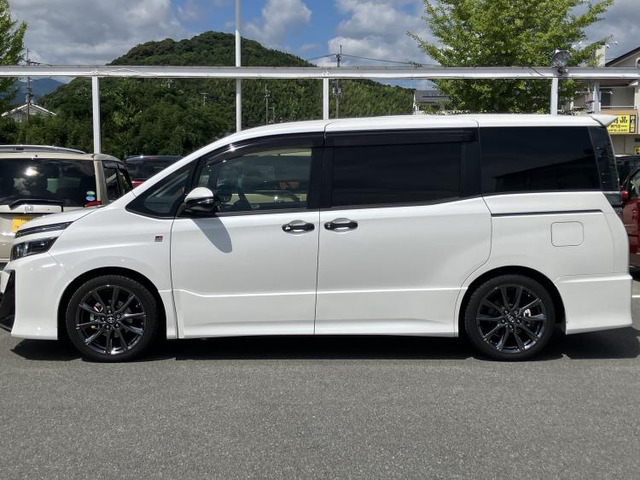 ヴォクシー2.0 ZS GR スポーツ