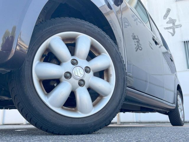 �y14�C���`�A���~�z�C�[���z�O�ςɃ}�b�`�����A���~�z�C�[���𑕒����Ă���܂��B�e��A���~�z�C�[����A�X�^�b�h���X�^�C�����戵�����Ă���܂��B���񂲑��k����������