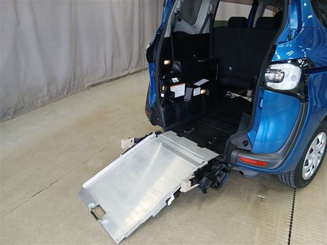 シエンタ1.5 X ウェルキャブ 車いす仕様車 タイプI 助手席側セカンドシート付