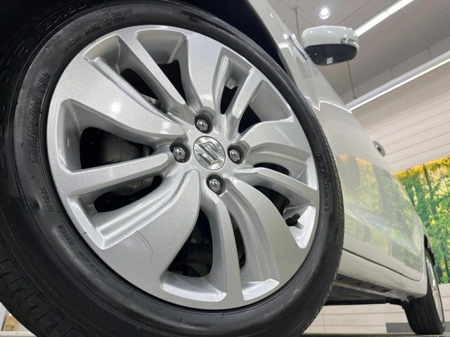 �y�����A���~�z�C�[���z�O�ςɃ}�b�`���������A���~�z�C�[���𑕒����Ă���܂��B�e��ЊO�A���~�z�C�[����A�X�^�b�h���X�^�C�����戵�����Ă���܂��B���񂲑��k����������