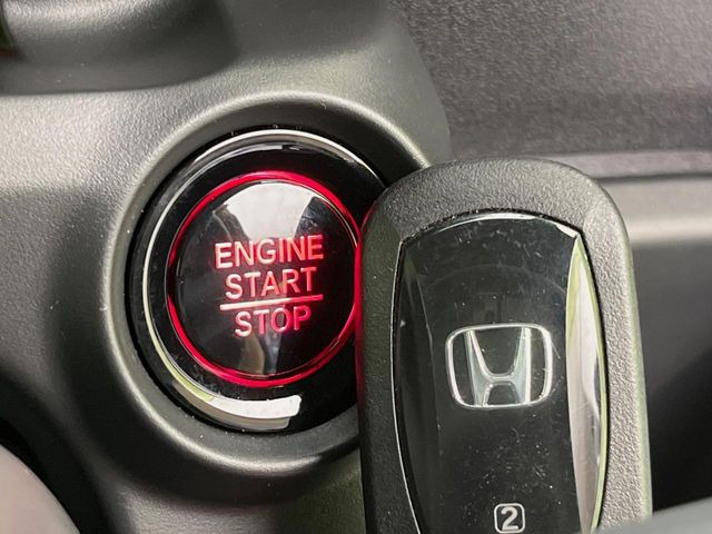 �yHonda�X�}�[�g�L�[�z�J�o����|�P�b�g�ɓ��ꂽ�܂܂ł��h�A�̎{���E�������\�ȃX�}�[�g�L�[�𑕔��B�G���W���̃I���E�I�t�����J�M�����o���K�v����������Ƃ��Ă��֗��ł���