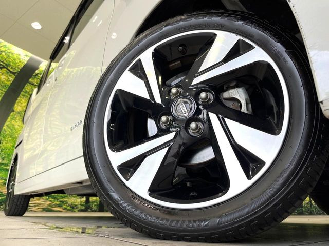 �y����15�C���`�A���~�z�C�[���z�O�ςɃ}�b�`���������A���~�z�C�[���𑕒����Ă���܂��B�e��ЊO�A���~�z�C�[����A�X�^�b�h���X�^�C�����戵�����Ă���܂��B���񂲑��k����������