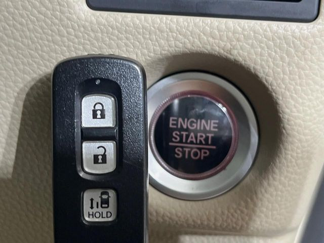 �yHonda�X�}�[�g�L�[�z�J�o����|�P�b�g�ɓ��ꂽ�܂܂ł��h�A�̎{���E�������\�ȃX�}�[�g�L�[�𑕔��B�G���W���̃I���E�I�t�����J�M�����o���K�v����������Ƃ��Ă��֗��ł���