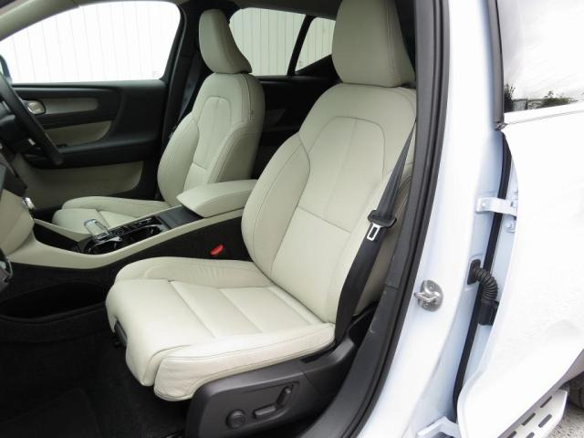 XC40ウルトラ B4 AWD 4WD