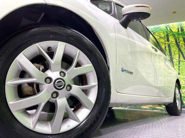 �y����15�C���`�A���~�z�C�[���z�O�ςɃ}�b�`���������A���~�z�C�[���𑕒����Ă���܂��B�e��ЊO�A���~�z�C�[����A�X�^�b�h���X�^�C�����戵�����Ă���܂��B���񂲑��k����������