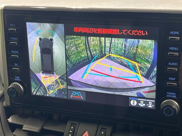 【パノラミックビューモニター】専用のカメラにより、上から見下ろしたような視点で360度クルマの周囲を確認することができます☆死角部分も確認しやすく、狭い場所での切り返しや駐車もスムーズに行えます。