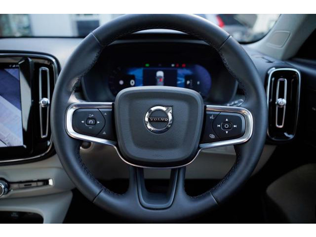 XC40ウルトラ B4 AWD 4WD