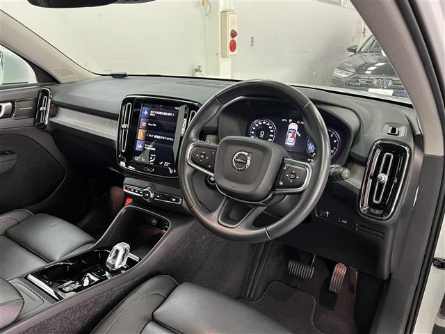 XC40B4 AWD インスクリプション 4WD