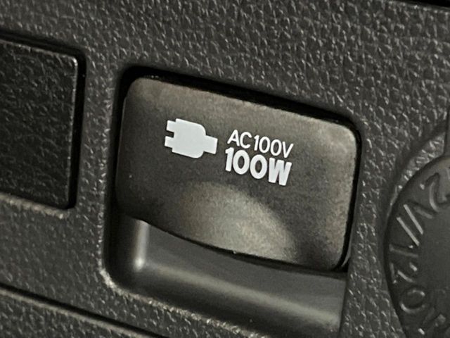 【アクセサリーコンセント】キャンプやスポーツ、アウトドアでのアクティビティはもちろん、災害・停電の際に助けにもなるAC100Vコンセントを装備♪ケータイやタブレット、ゲーム機器の充電にも♪