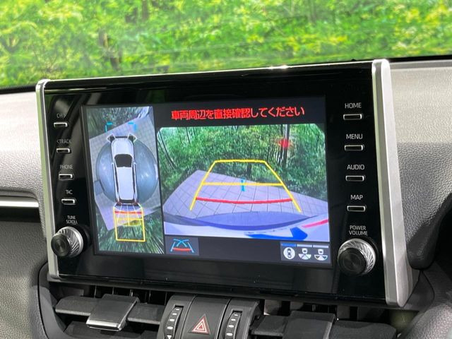 【パノラミックビューモニター】専用のカメラにより、上から見下ろしたような視点で360度クルマの周囲を確認することができます☆死角部分も確認しやすく、狭い場所での切り返しや駐車もスムーズに行えます。
