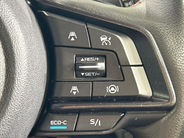 【全車速追従機能付クルーズコントロール】高速道路での長距離走行が楽に!!自動で速度を保つクルーズコントロールが、衝突軽減システムと連携し、前方の車両を感知して車間を保つように速度調節してくれます!!