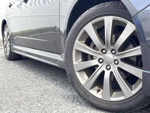 �y�����A���~�z�C�[���z�O�ςɃ}�b�`���������A���~�z�C�[���𑕒����Ă���܂��B�e��ЊO�A���~�z�C�[����A�X�^�b�h���X�^�C�����戵�����Ă���܂��B���񂲑��k����������