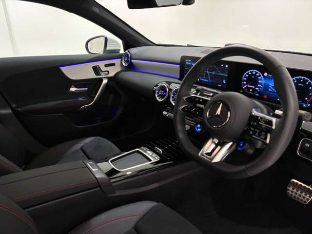 AクラスセダンAMG A35 4マチック 4WD
