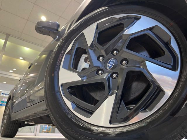 �y����18�C���`�A���~�z�C�[���z�O�ςɃ}�b�`���������A���~�z�C�[���𑕒����Ă���܂��B�e��ЊO�A���~�z�C�[����A�X�^�b�h���X�^�C�����戵�����Ă���܂��B���񂲑��k����������
