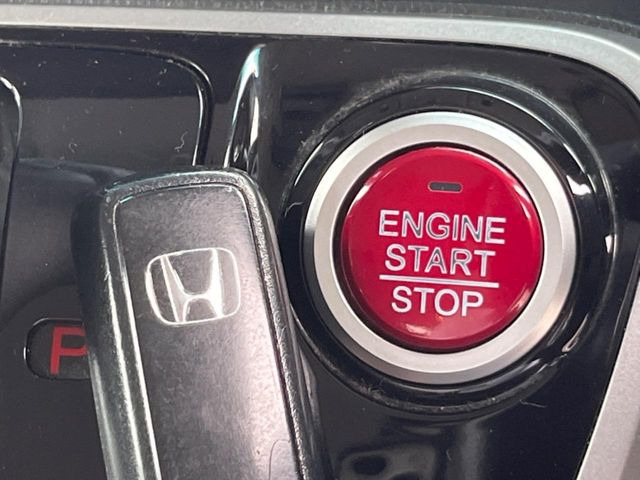 �yHonda�X�}�[�g�L�[�z�J�o����|�P�b�g�ɓ��ꂽ�܂܂ł��h�A�̎{���E�������\�ȃX�}�[�g�L�[�𑕔��B�G���W���̃I���E�I�t�����J�M�����o���K�v����������Ƃ��Ă��֗��ł���