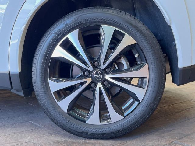 �y����18�C���`�A���~�z�C�[���z�O�ςɃ}�b�`���������A���~�z�C�[���𑕒����Ă���܂��B�e��ЊO�A���~�z�C�[����A�X�^�b�h���X�^�C�����戵�����Ă���܂��B���񂲑��k����������