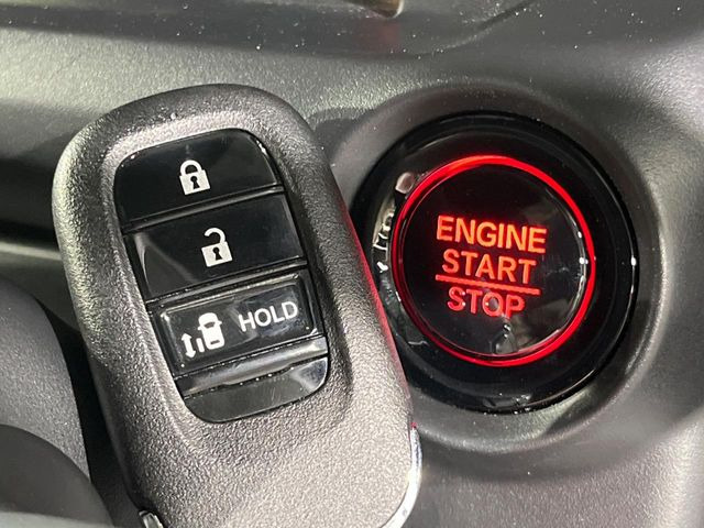 �yHonda�X�}�[�g�L�[�z�J�o����|�P�b�g�ɓ��ꂽ�܂܂ł��h�A�̎{���E�������\�ȃX�}�[�g�L�[�𑕔��B�G���W���̃I���E�I�t�����J�M�����o���K�v����������Ƃ��Ă��֗��ł���