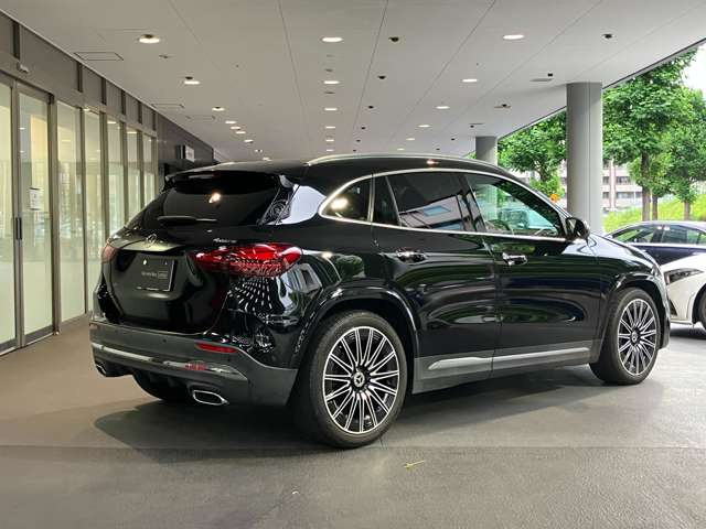 GLAクラスGLA200d 4マチック AMGラインパッケージ 4WD
