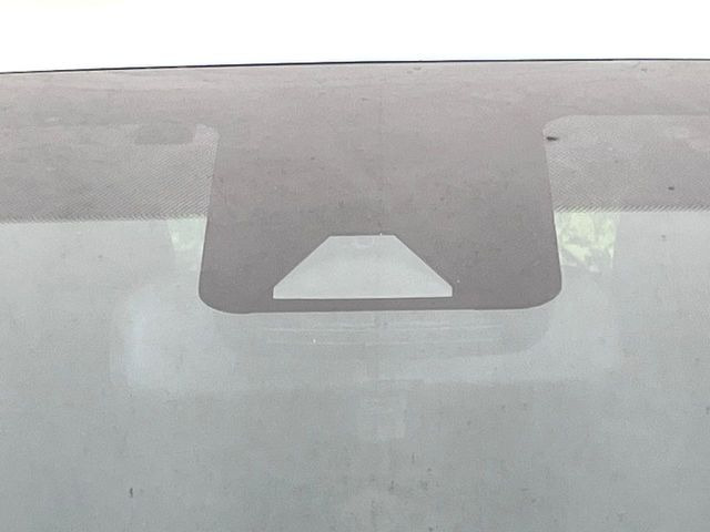 【トヨタセーフティセンス】走行中に前方の車両等を認識し、衝突しそうな時は警報とブレーキで衝突回避と被害軽減をアシスト。より安全にドライブをお楽しみいただけます。