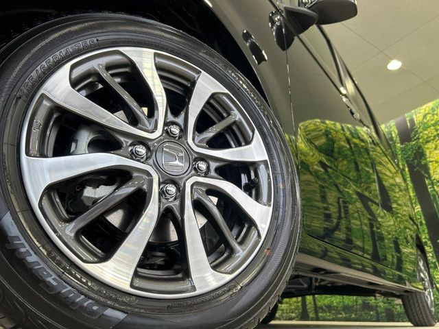 �y����14�C���`�A���~�z�C�[���z�O�ςɃ}�b�`���������A���~�z�C�[���𑕒����Ă���܂��B�e��ЊO�A���~�z�C�[����A�X�^�b�h���X�^�C�����戵�����Ă���܂��B���񂲑��k����������