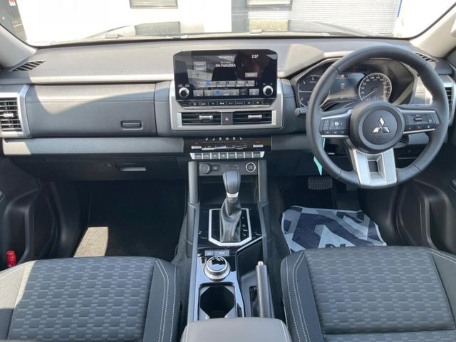 トライトン2.4 GLS ディーゼル 4WD