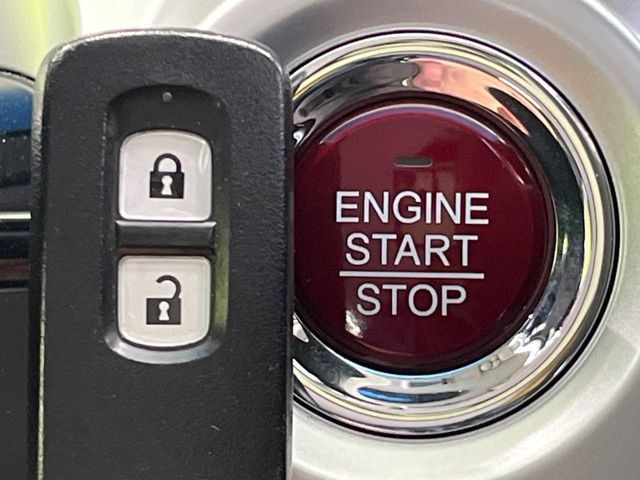 �yHonda�X�}�[�g�L�[�z�J�o����|�P�b�g�ɓ��ꂽ�܂܂ł��h�A�̎{���E�������\�ȃX�}�[�g�L�[�𑕔��B�G���W���̃I���E�I�t�����J�M�����o���K�v����������Ƃ��Ă��֗��ł���