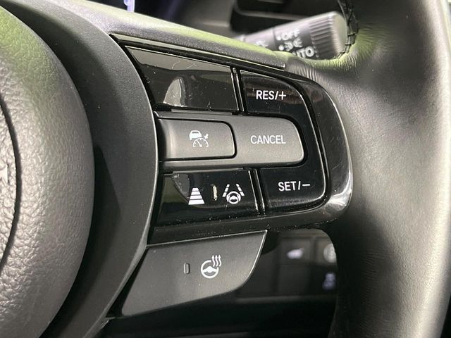 【アダプティブクルーズコントロール】高速道路での長距離走行が楽に!!自動で速度を保つクルーズコントロールが、衝突軽減システムと連携し、前方の車両を感知して車間を保つように速度調節してくれます!!