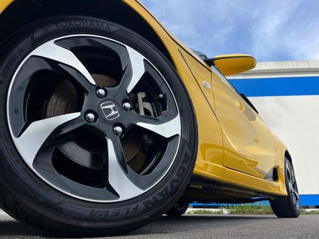 �y����15�C���`�A���~�z�C�[���z�O�ςɃ}�b�`���������A���~�z�C�[���𑕒����Ă���܂��B�e��ЊO�A���~�z�C�[����A�X�^�b�h���X�^�C�����戵�����Ă���܂��B���񂲑��k����������