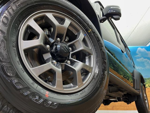 �y����15�C���`�A���~�z�C�[���z�O�ςɃ}�b�`���������A���~�z�C�[���𑕒����Ă���܂��B�e��ЊO�A���~�z�C�[����A�X�^�b�h���X�^�C�����戵�����Ă���܂��B���񂲑��k����������