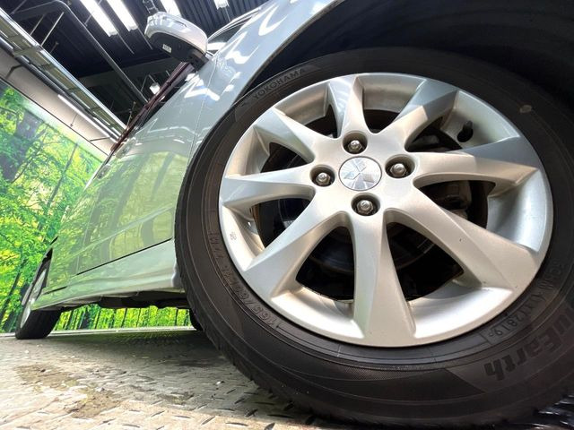 �y����15�C���`�A���~�z�C�[���z�O�ςɃ}�b�`��������15�C���`�A���~�z�C�[���𑕒����Ă���܂��B�e��ЊO�A���~�z�C�[����A�X�^�b�h���X�^�C�����戵�����Ă���܂��B���񂲑��k����������