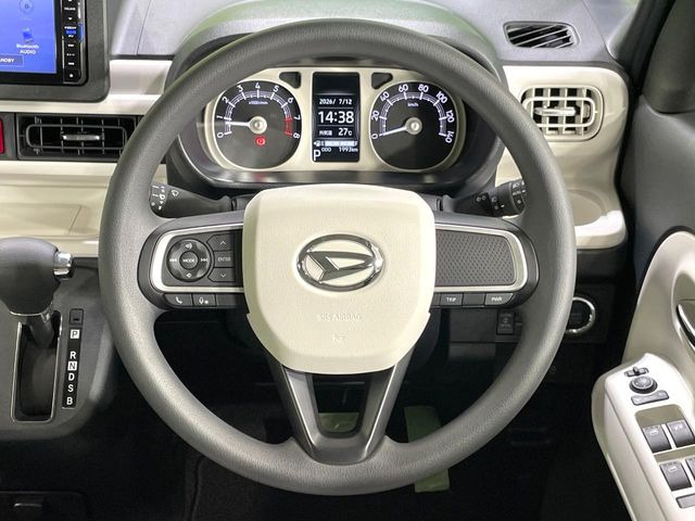 【ステアリングスイッチ】運転中、前方から目線をそらすことなく、オーディオ等の操作が可能な便利機能!安心&快適なドライブを演出してくれます♪