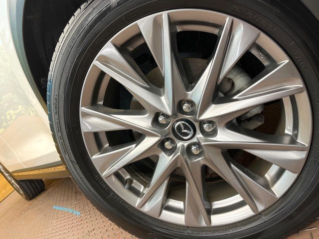 �y����19�C���`�A���~�z�C�[���z�O�ςɃ}�b�`���������A���~�z�C�[���𑕒����Ă���܂��B�e��ЊO�A���~�z�C�[����A�X�^�b�h���X�^�C�����戵�����Ă���܂��B���񂲑��k����������