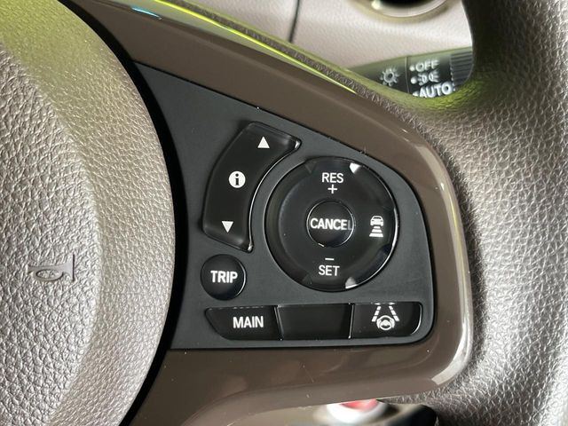 【アダプティブクルーズコントロール】高速道路での長距離走行が楽に!!自動で速度を保つクルーズコントロールが、衝突軽減システムと連携し、前方の車両を感知して車間を保つように速度調節してくれます!!