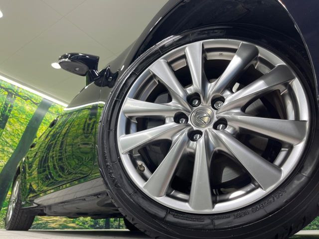�y����18�C���`�A���~�z�C�[���z�O�ςɃ}�b�`���������A���~�z�C�[���𑕒����Ă���܂��B�e��ЊO�A���~�z�C�[����A�X�^�b�h���X�^�C�����戵�����Ă���܂��B���񂲑��k����������