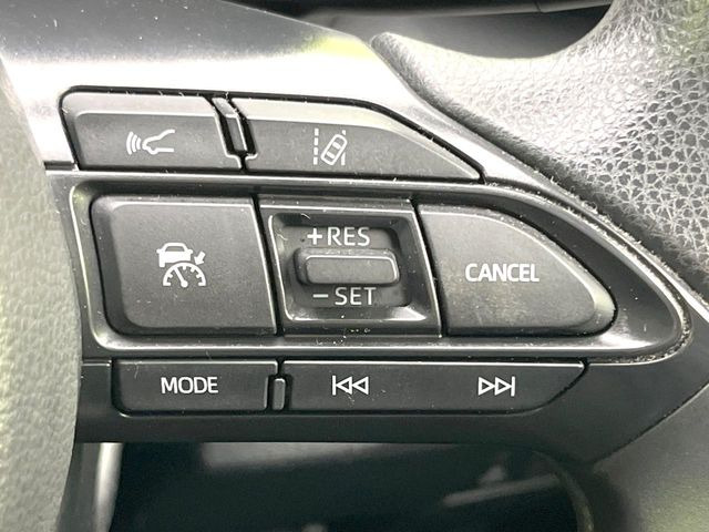 【レーダークルーズコントロール】高速道路での長距離走行が楽に!!自動で速度を保つクルーズコントロールが、衝突軽減システムと連携し、前方の車両を感知して車間を保つように速度調節してくれます!!
