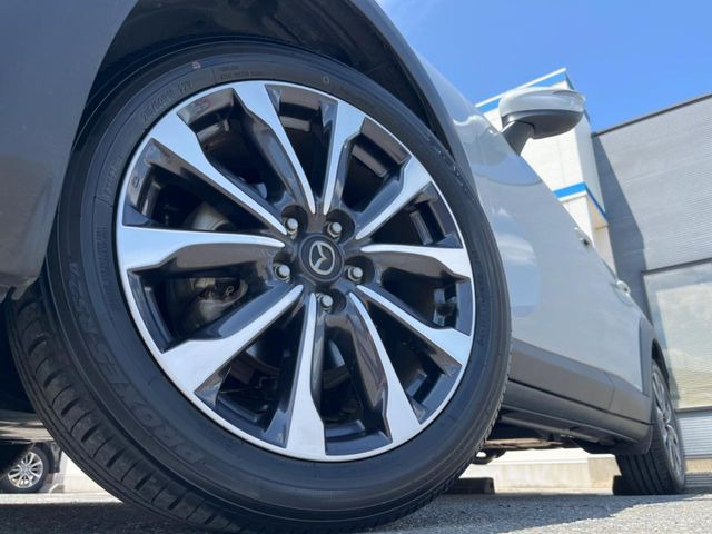 �y����18�C���`�A���~�z�C�[���z�O�ςɃ}�b�`���������A���~�z�C�[���𑕒����Ă���܂��B�e��ЊO�A���~�z�C�[����A�X�^�b�h���X�^�C�����戵�����Ă���܂��B���񂲑��k����������