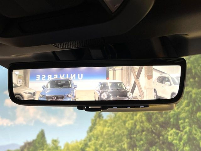 【スマートリヤビューミラー】後席の大きな荷物や同乗者で後方が確認しづらい時でも安心!カメラが撮影した車両後方の映像をルームミラー内に表示。クリアな視界で状況の確認が可能です!