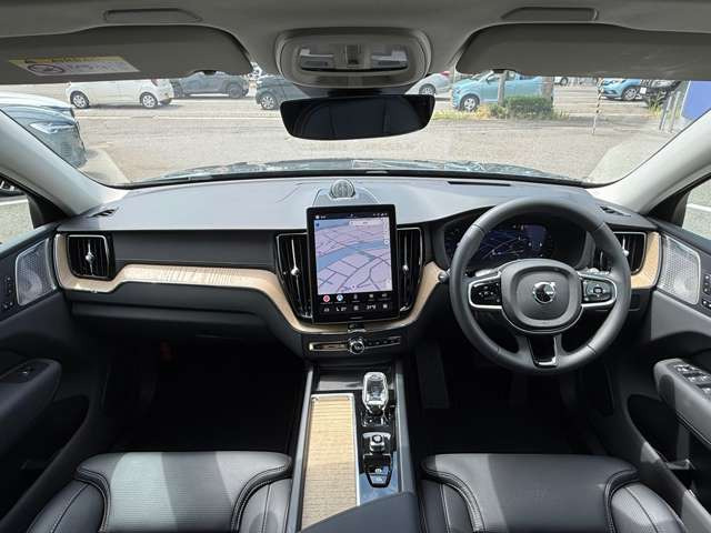 XC60ウルトラ B5 AWD ダークエディション 4WD