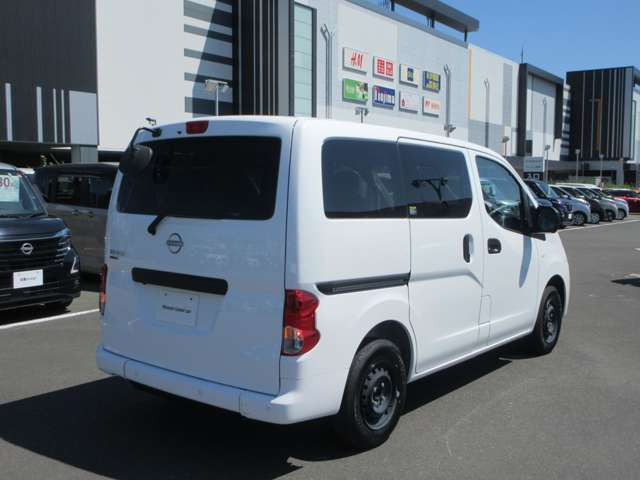 NV200バネットバン1.6 チェアキャブ 車いす2名仕様