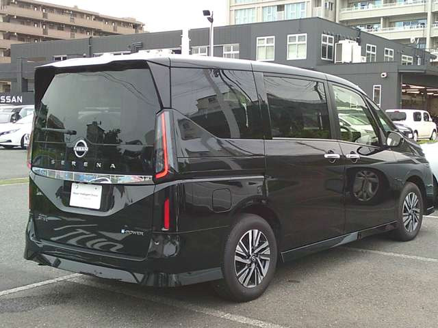セレナ1.4 e-POWER ハイウェイスターV