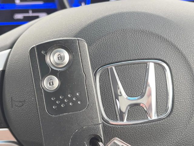 �yHonda�X�}�[�g�L�[�z�J�o����|�P�b�g�ɓ��ꂽ�܂܂ł��h�A�̎{���E�������\�ȃX�}�[�g�L�[�𑕔��B�G���W���̃I���E�I�t�����J�M�����o���K�v����������Ƃ��Ă��֗��ł���
