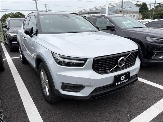 XC40B4 AWD Rデザイン 4WD