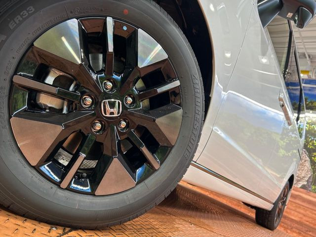 �y����16�C���`�A���~�z�C�[���z�O�ςɃ}�b�`���������A���~�z�C�[���𑕒����Ă���܂��B�e��ЊO�A���~�z�C�[����A�X�^�b�h���X�^�C�����戵�����Ă���܂��B���񂲑��k����������